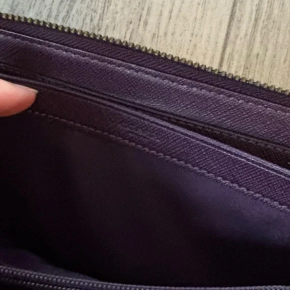 Coach long wallet in purple patent. EUC. - Picture 8 of 10